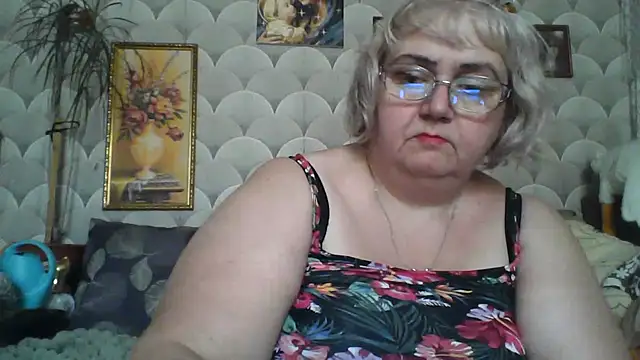 Snapshot of MarinaFarina53 chatting on 06/29/26, 10:48 MarinaFarina53 online show from 06/29/26, 10:48