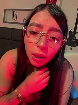 Snapshot of Nina_vell chatting on 05/19/26, 01:39 Nina vell online show from 05/19/26, 01:39