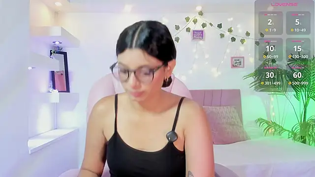Snapshot of isabel_space chatting on 06/16/26, 02:52 isabel space online show from 06/16/26, 02:52