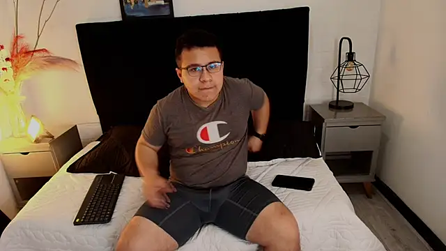 Snapshot of ThiiagoSaenz chatting on 05/09/26, 12:54 ThiiagoSaenz online show from 05/09/26, 12:54