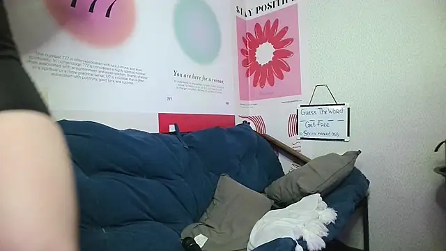 Snapshot of LeenLittle chatting on 07/03/26, 01:50 LeenLittle online show from 07/03/26, 01:50