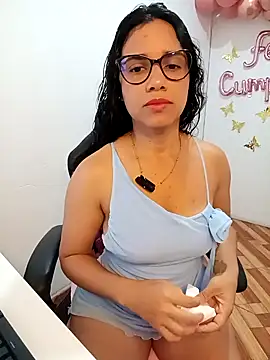 Snapshot of alanahot94 chatting on 05/10/26, 03:01 alanahot94 online show from 05/10/26, 03:01