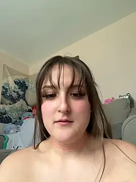 Snapshot of Hazel_Haze chatting on 05/19/26, 02:45 Hazel Haze online show from 05/19/26, 02:45