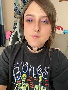 Snapshot of Hazel_Haze chatting on 06/23/26, 10:08 Hazel Haze online show from 06/23/26, 10:08