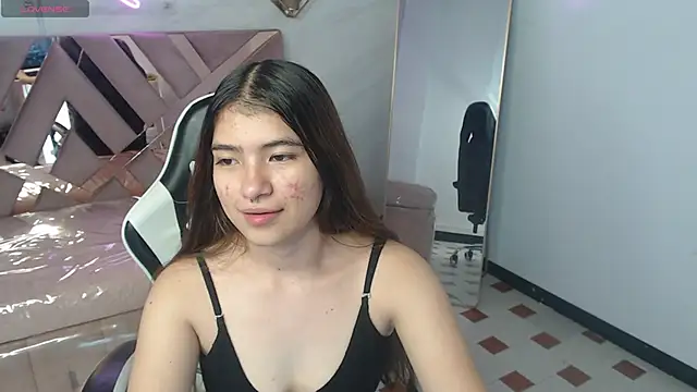 Snapshot of alesia_v_v chatting on 05/16/26, 10:36 alesia v v online show from 05/16/26, 10:36