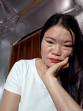 Snapshot of -Trici- chatting on 05/15/26, 07:32 -Trici- online show from 05/15/26, 07:32
