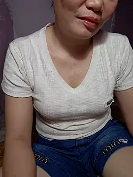 Snapshot of -Trici- chatting on 06/26/26, 11:53 -Trici- online show from 06/26/26, 11:53