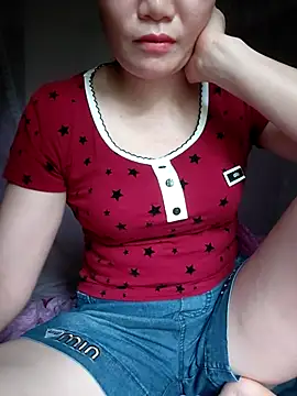 Snapshot of -Trici- chatting on 07/01/26, 11:48 -Trici- online show from 07/01/26, 11:48