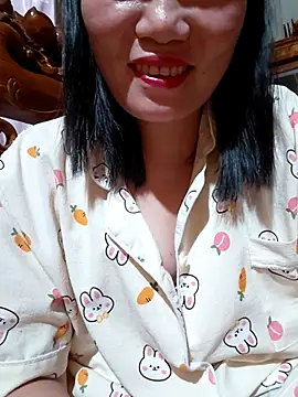 Snapshot of -Trici- chatting on 07/04/26, 04:02 -Trici- online show from 07/04/26, 04:02