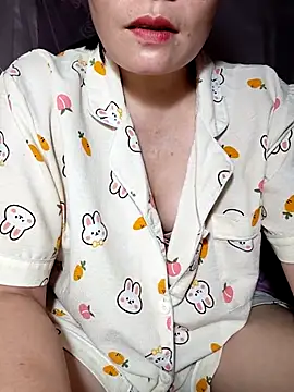 Snapshot of -Trici- chatting on 07/10/26, 08:33 -Trici- online show from 07/10/26, 08:33