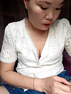 Snapshot of -Trici- chatting on 07/13/26, 07:44 -Trici- online show from 07/13/26, 07:44