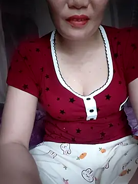 Snapshot of -Trici- chatting on 07/15/26, 10:31 -Trici- online show from 07/15/26, 10:31