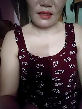 Snapshot of -Trici- chatting on 07/16/26, 03:23 -Trici- online show from 07/16/26, 03:23