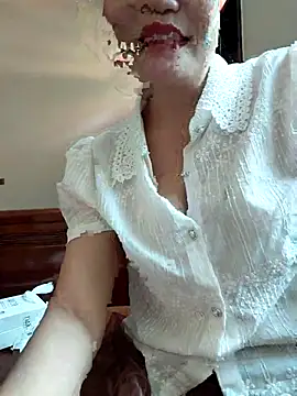 Snapshot of -Trici- chatting on 07/22/26, 03:31 -Trici- online show from 07/22/26, 03:31