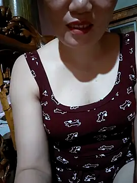 Snapshot of -Trici- chatting on 07/27/26, 12:23 -Trici- online show from 07/27/26, 12:23