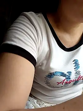 Snapshot of -Trici- chatting on 08/05/26, 02:58 -Trici- online show from 08/05/26, 02:58