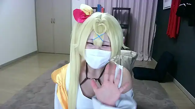 miachan  online show from 05/18/26, 09:48