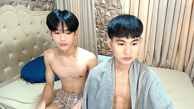 Snapshot of UrcutieguyxLover chatting on 05/08/26, 05:40 UrcutieguyxLover online show from 05/08/26, 05:40