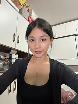 cuteluky18 online show from 05/23/26, 01:37