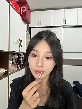 cuteluky18 online show from 05/28/26, 12:24