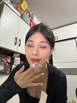 cuteluky18 online show from 05/30/26, 01:52