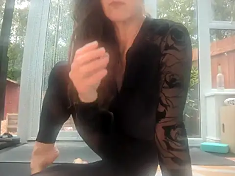 Snapshot of Lady_T_ chatting on 05/19/26, 11:27 Lady T online show from 05/19/26, 11:27