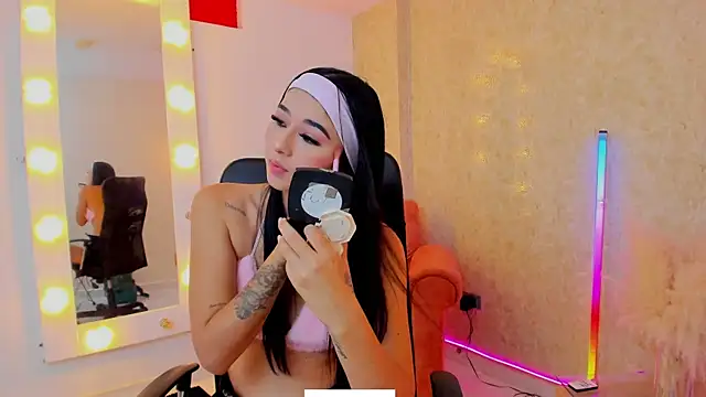 Littlee Mia online show from 05/14/26, 11:39
