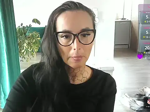Snapshot of tattooedKika chatting on 05/11/26, 07:25 tattooedKika online show from 05/11/26, 07:25