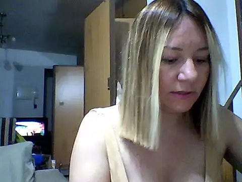 Snapshot of AllisonLove2 chatting on 05/30/26, 10:40 AllisonLove2 online show from 05/30/26, 10:40