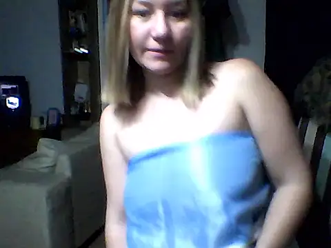 Snapshot of AllisonLove2 chatting on 06/17/26, 04:48 AllisonLove2 online show from 06/17/26, 04:48