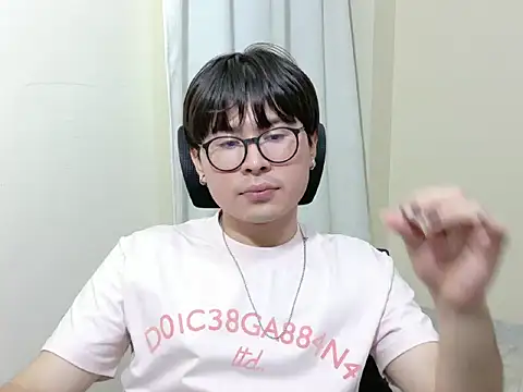 Snapshot of kuromi_boy chatting on 06/24/26, 03:05 kuromi boy online show from 06/24/26, 03:05
