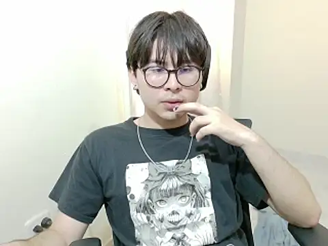 Snapshot of kuromi_boy chatting on 06/24/26, 10:53 kuromi boy online show from 06/24/26, 10:53