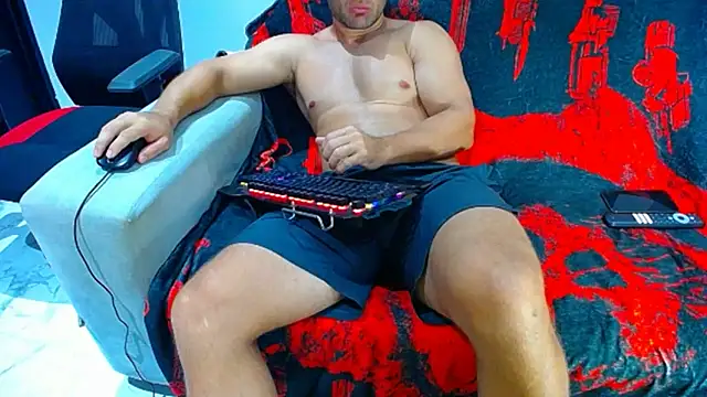 Snapshot of hugo_19cm chatting on 06/30/26, 01:28 hugo 19cm online show from 06/30/26, 01:28