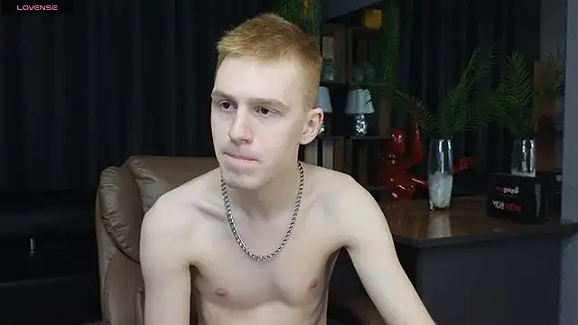Snapshot of Tommy_CrashXXX chatting on 05/20/26, 03:40 Tommy CrashXXX online show from 05/20/26, 03:40
