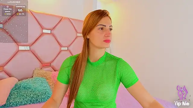 Juliia cruz  online show from 05/18/26, 11:38