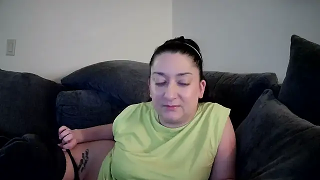 Snapshot of Hottie90210 chatting on 05/10/26, 08:41 Hottie90210 online show from 05/10/26, 08:41