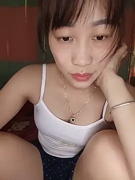 Snapshot of Logii_x chatting on 05/17/26, 04:54 Logii x online show from 05/17/26, 04:54