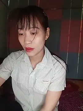 Snapshot of Logii_x chatting on 05/17/26, 11:56 Logii x online show from 05/17/26, 11:56