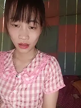 Snapshot of Logii_x chatting on 05/20/26, 03:56 Logii x online show from 05/20/26, 03:56