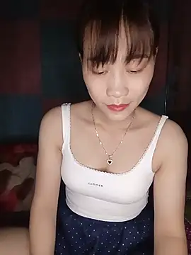 Snapshot of Logii_x chatting on 05/24/26, 04:56 Logii x online show from 05/24/26, 04:56