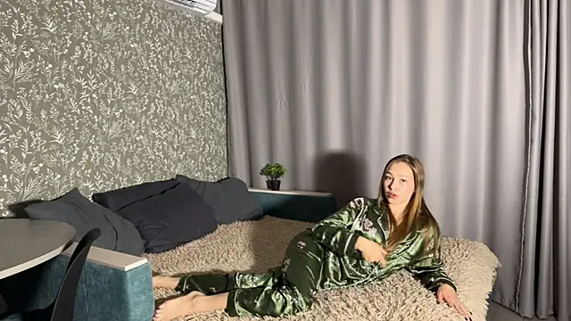 diniYeezya online show from 05/10/26, 02:22