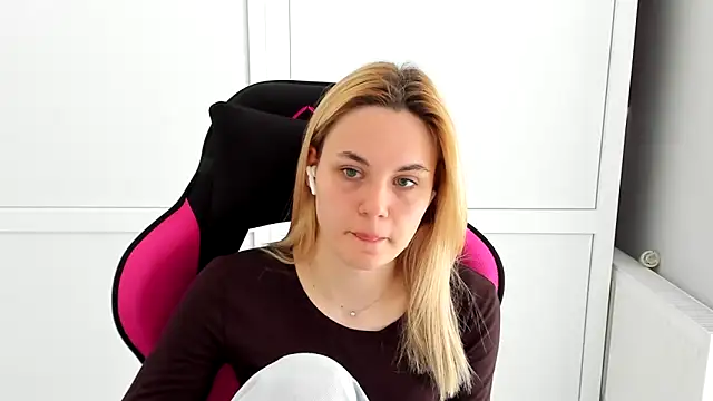 Emma starrs  online show from 05/12/26, 08:33