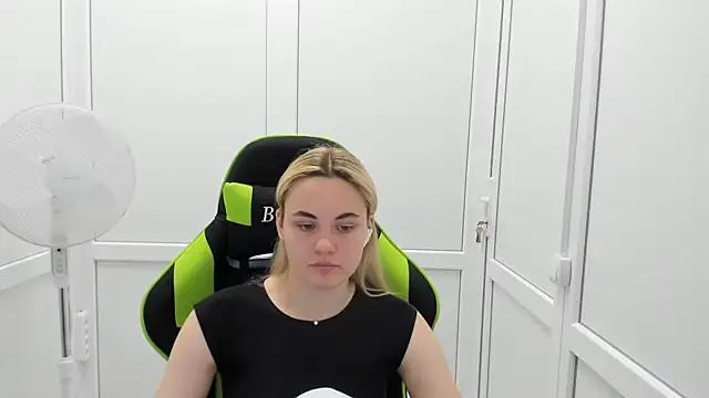 Emma starrs  online show from 06/26/26, 09:46