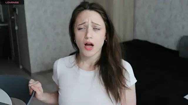 moanelysa online show from 06/10/26, 10:03