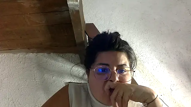 Snapshot of velvelshadow chatting on 05/20/26, 02:12 velvelshadow online show from 05/20/26, 02:12