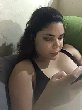 Snapshot of Cliaclara chatting on 07/04/26, 04:40 Cliaclara online show from 07/04/26, 04:40
