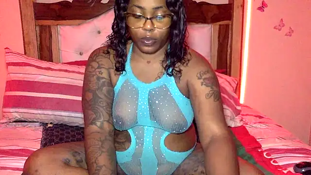 Snapshot of creamyamber chatting on 04/02/26, 01:03 creamyamber online show from 04/02/26, 01:03