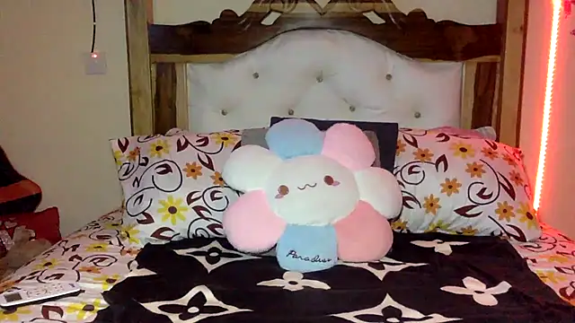 Snapshot of creamyamber chatting on 04/09/26, 01:05 creamyamber online show from 04/09/26, 01:05