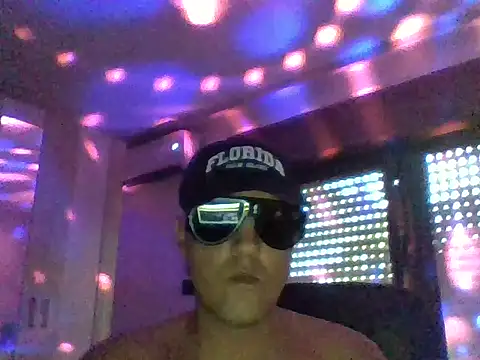 Snapshot of crystal_303matt chatting on 07/29/26, 04:16 crystal 303matt online show from 07/29/26, 04:16