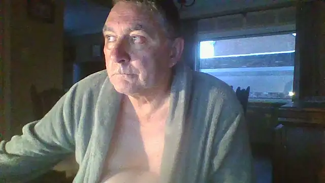 Snapshot of edje59a chatting on 01/10/25, 07:25 edje59a online show from 01/10/25, 07:25